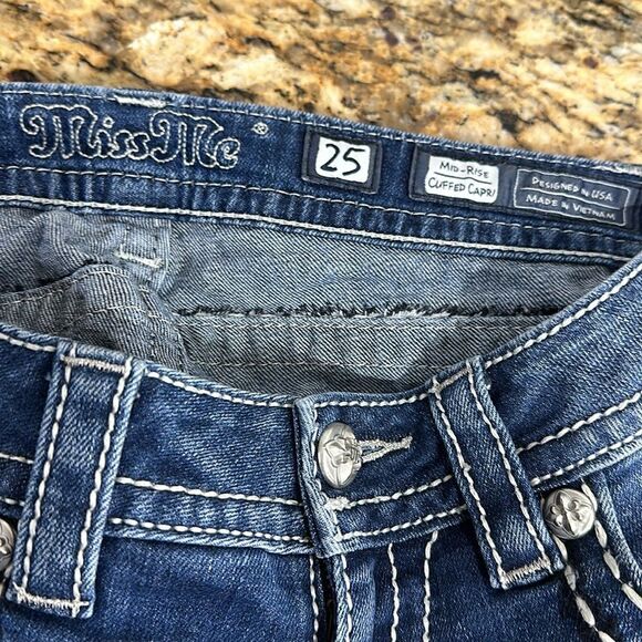 Miss Me Peace Sign Embellished Mid Rise Cuffed Capri Size 25 - Picture 3 of 8